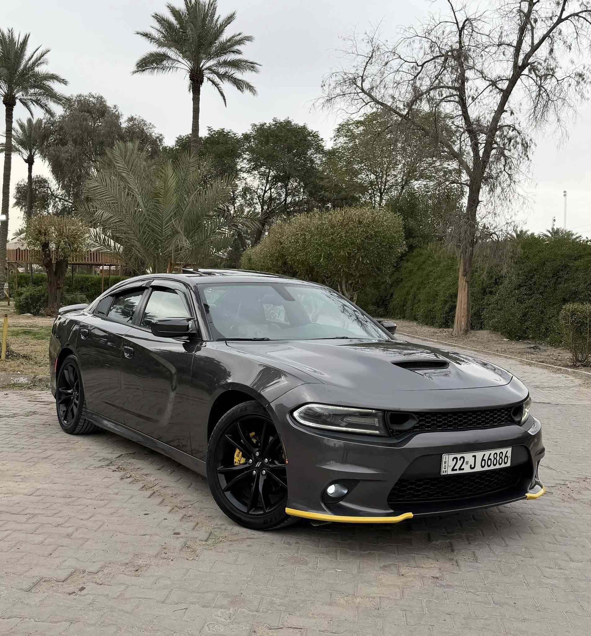 السلام عليكم
جارجر  
موديل : 2019 
ماشية : 100 الف 
المواصفات 
فتحة 
بصمة 
تشغيل عن بعد 
شاشة 
كاميرا 
كشنات كهرباء
كشنات تدفئه 
كشنات جلد + كنتاره 
تحكم ستيرن جهتين 
كروز سرعه 
نظام ايكو 
نظام سبورت 
قطعتين تبريد 
مكينة 6 سلندر 
3600
سبايدر خلفي 
دبل كزوز 
لد امامي 
لايت زنون 
بلوجكتور زنون 
بك لايت لد 
حساسات 
ويل كب بلاك 
(رقم اربيل الجديد بأسمي )
الحادث : جاملغين + بنيد بدون دواخل بدون ايرباك .
(صور الحادث مرفقة ) 
العنوان : بغداد الكاظمية قرب مرور الكاظمية معارض جكوك معرض الرحمن 
السعر : 198 وبيها مجال بسيط 
للاستفسار 
عبدالرحمن 
*********** 
 ***********
