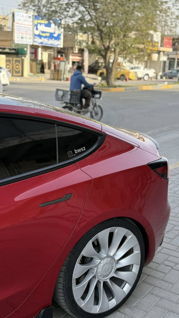 السعر = 225 ورقة للبيع او مراوس
Tesla Model 3 Performance 2023 

كت كامل دوس ولحيه ودفيوزر خلفي وكفرات مري وحواجب بروجكترات ضايف الها

السياره مهبطة وبيها نصبه حيل حلوه احلى تيسلا بموديلها 

اللون الاحمر المرغوب 💯

رقم شُبه ممُيز بغداد بأسمي 💯

السيارة نص قطعه فقط بدون ايرباگ !

السيارة كلين بدون ايرباگ صور الحادث مرُفقه بالمنشور .. اثناء النقل الجاملغ الايمن جهة عكس السايق صارت بي طخه ونصبغ ربع من عنده فقط .. وجاملغ عكس السايق الخلفي نشخط عندي  وسويتها PDR مع تكحيل ونزلت الكم صور الطخه بدون صبغ 

 

 السياره كامله بدون اي نقص .. 

و وياها شاحنته الاصلية 48 امبير ✅

وياها فلاش 128GB مال الـDashCam ✅

وستاند مال شاحنة ✅

السياره مربوطه على تطبيق الاحمر ✅

البردات مال البانوراما كذلك ✅

مكانها - بغداد العامرية

***********
