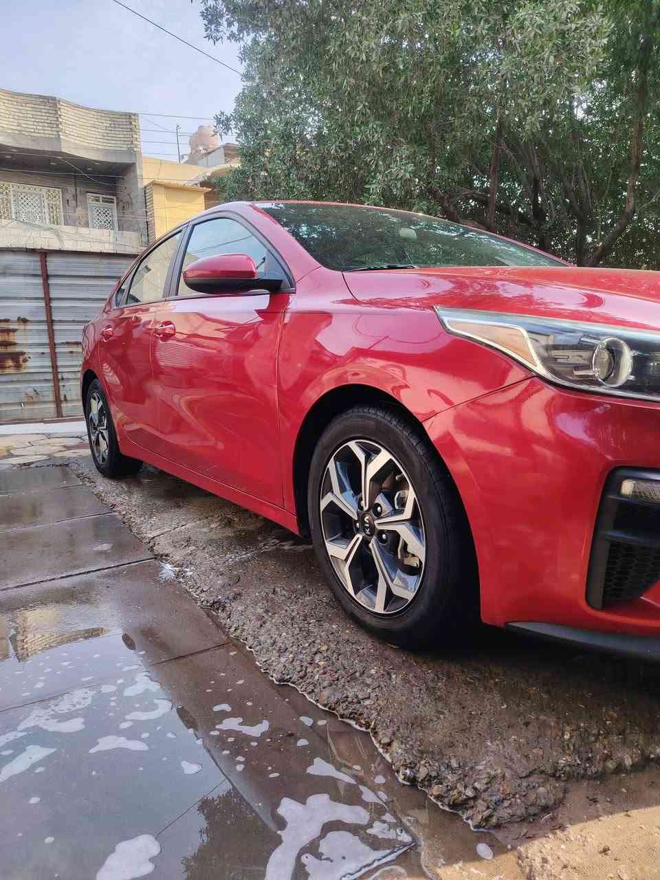 السلام عليكم كيا فورتي موديل 2021 وارد أمريكا حادثه موضح بل منشور تبديل جاملغ وبنيد بدون داخل ماشيه 55الف سياره جاهزه من كلشي السعر 132وبيه مجال العنوان بغداد الزعفراني رقم الهاتف ***********
