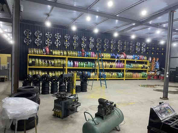 متوفر اطارات مستخدمه باله 
كافه القياسات والاحجام 
انتاج حديث 
متوفر ايضاً ويل ويل كب جديد ومستخدم 
كافه القياسات والاحجام 
اطارات جديد كل القياسات 
عنوان العزيزيه المدخل الشمالي 
مقابيل حسينه حواس 
رقم ***********
