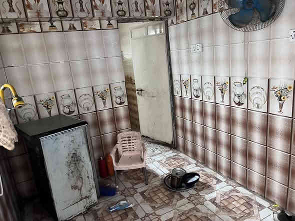 سلام عليكم بيت الايجار مساحته 250متر يتكون من صاله ومطبخ وكلدور وغرف نوم عدد 2سعر الايجار 250 كل شهر ابشهر العنوان حله شارع 80خلف بانزين خانه مال اضواء بابل قريب جدا من شارع العام ولاستفسار اكثر او لاتصال على الرقم التالي 
***********
