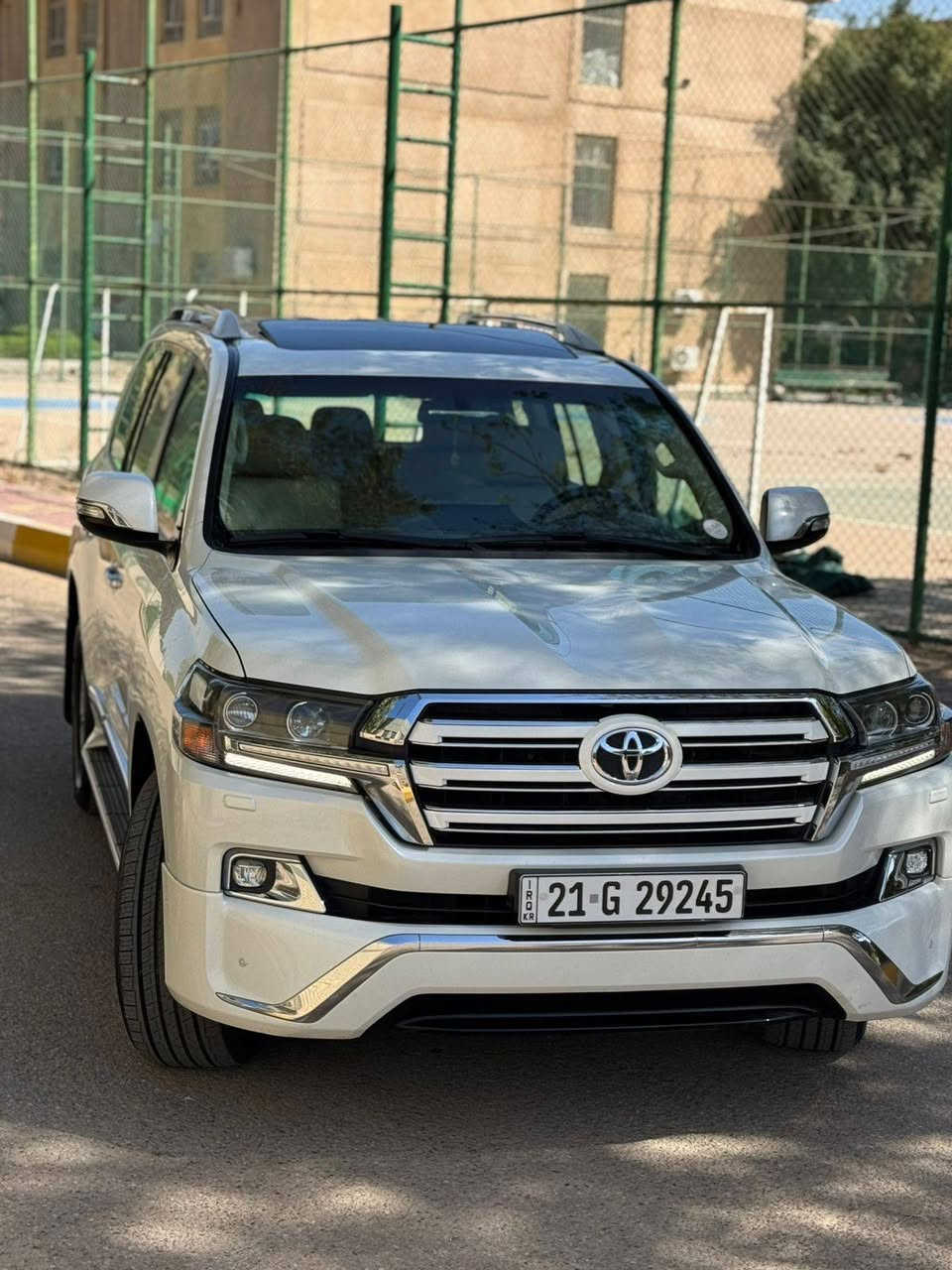 السلام عليكم
للبيع فقط 
لاندگروز موديل 2018 .V8 حجم المكينه 4600
وايت ادشن 
فول مواصفات
كشنات جلد +كهرباء ثلاث وضعيات 
فتحة سقف 
تحكم استيرن 
حساسات خلفي +امامي 
رادار امامي 
مري قلاب 
فورويل 
ولمواصفات البقيه معروفه
السياره بيه بارد بسيط وباقي كفاله عامه 
ممشه السياره 116 
مكان السياره بغداد البنوك 
للاستفسار ***********
