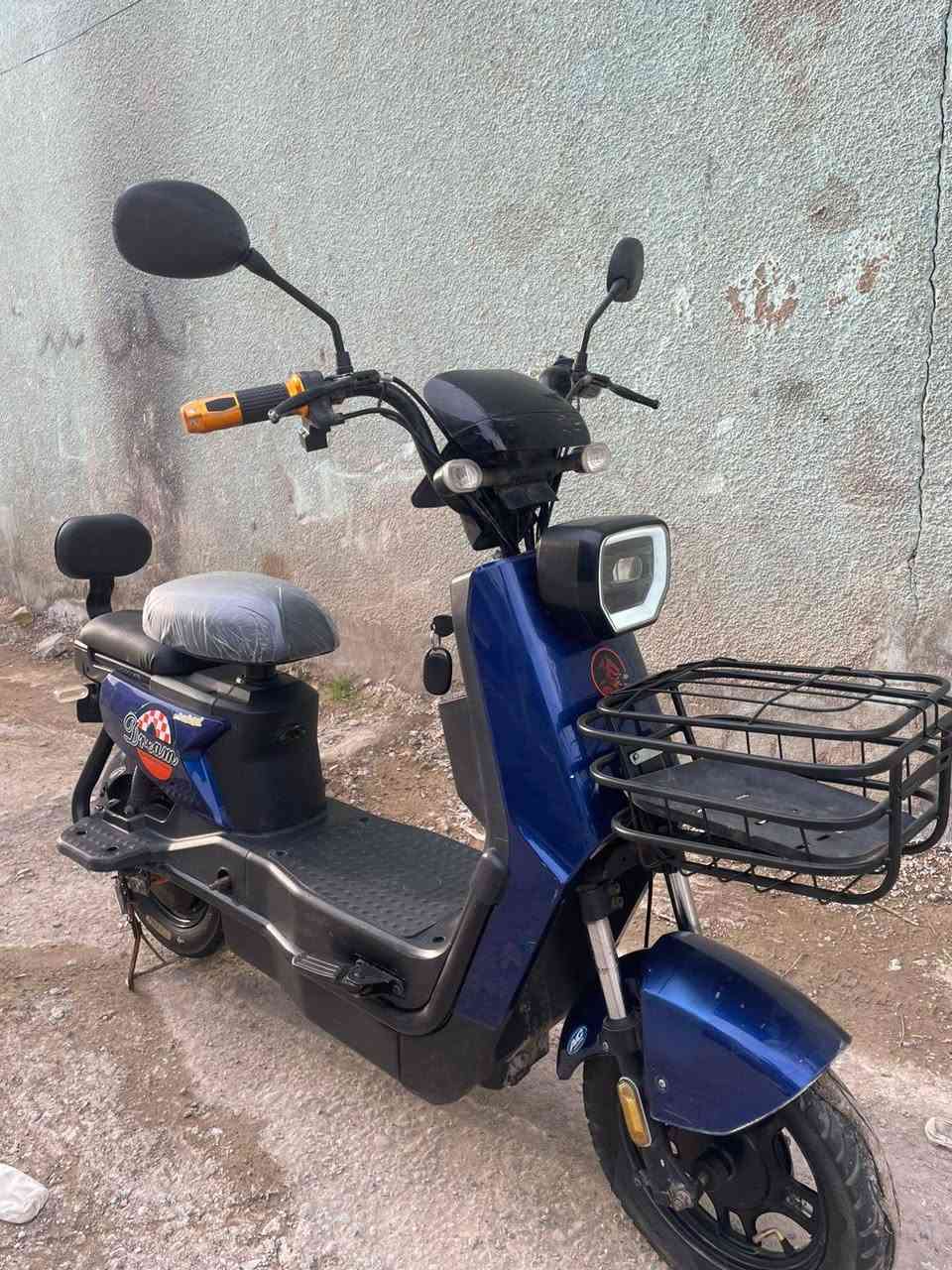 السلام عليكم دراجه شحن نضيفه جدٱ بطارياتهه نوع ولي 2026جددشاحنه اصليه لايتات زنون عارضهه 350سعره مناسب
***********مكاني بغداد واتساب موجود
