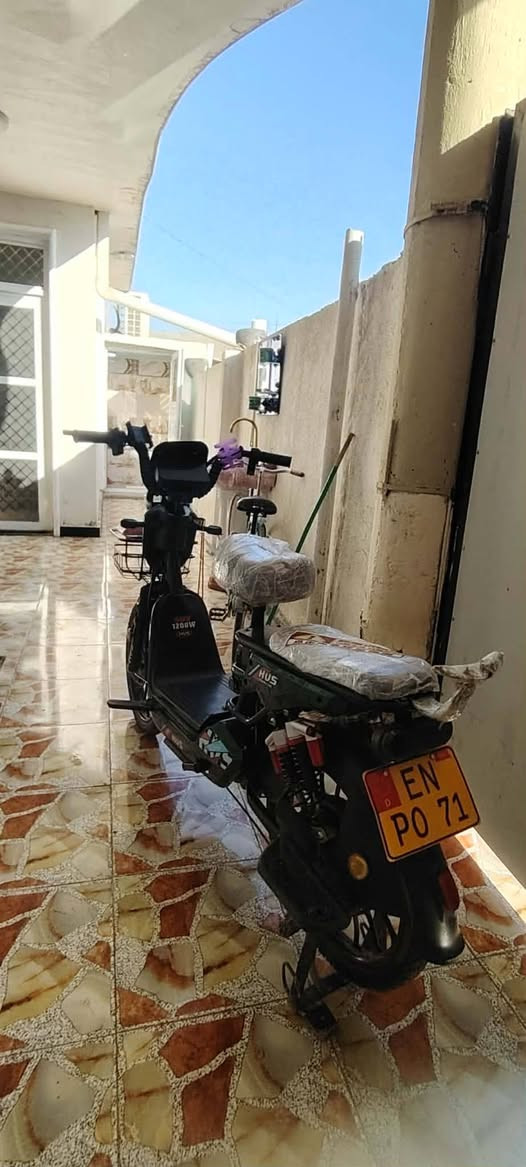 سلام عليكم باسكل شحن للبيع الباسكل جديد ونضيف 
بصمه تشغيل عن بعد 
اربع سرع 
شاشه بلوتوث 
دبل اشاره 
دبل اربعه ورانيات ولامامي 2
الباسكل نضيف بمعنه الكلمه 
وسويجات نسختين 
السعر 325بي مجال للشراي
عنواني


**إذا كنت صاحب هذا الإعلان وتريد حذفه لأي سبب، رجاءا أرسل رسالة إلى الدعم الفني**