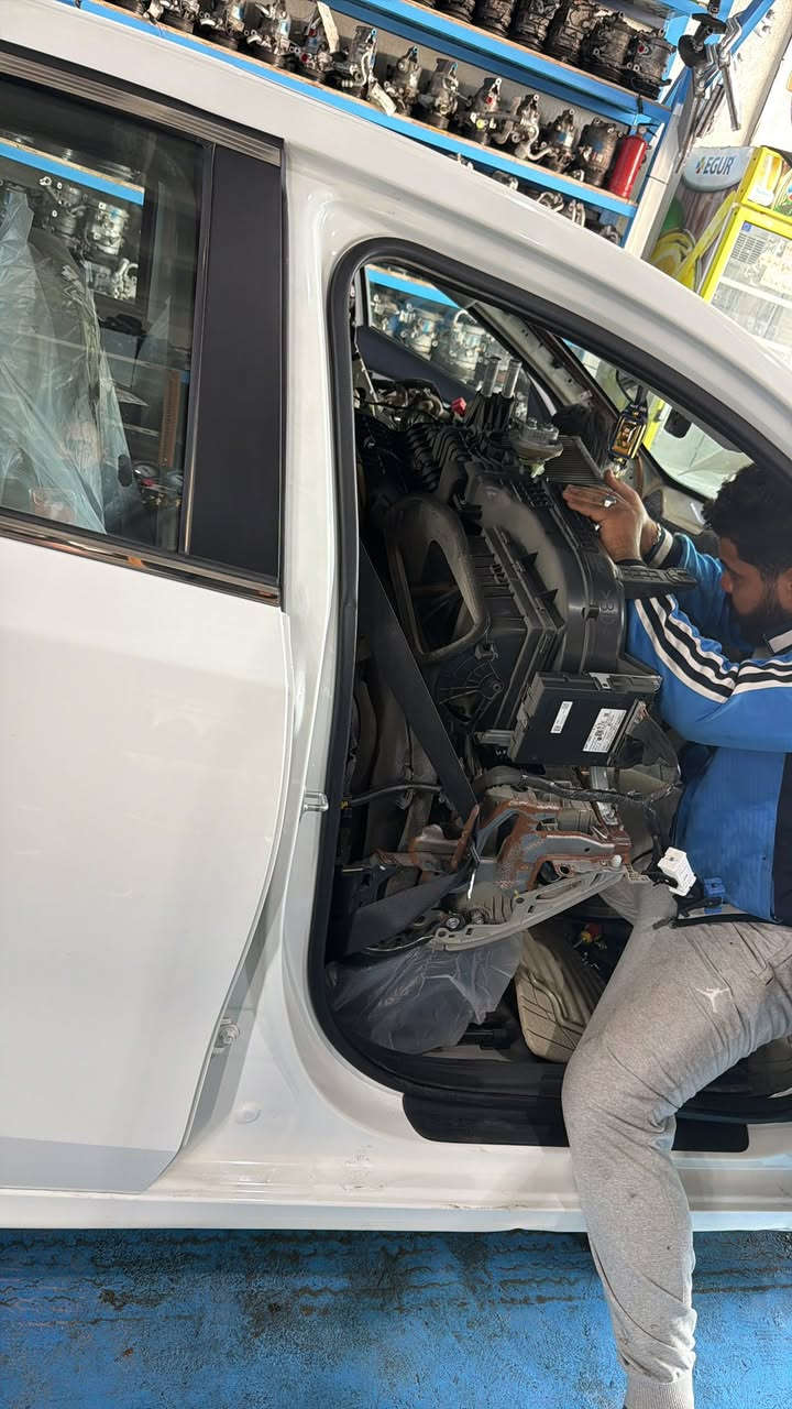 سلام عليكم يقدم لكم مركز خالد ومـيثم لصيانه تبريد السيارات وبيع كـافه كمبريسر كصه اصلي 
وفتح جميع لفريز. بيادي مختصه مع لظمآن 

*********** ميثم 

*********** خالد
