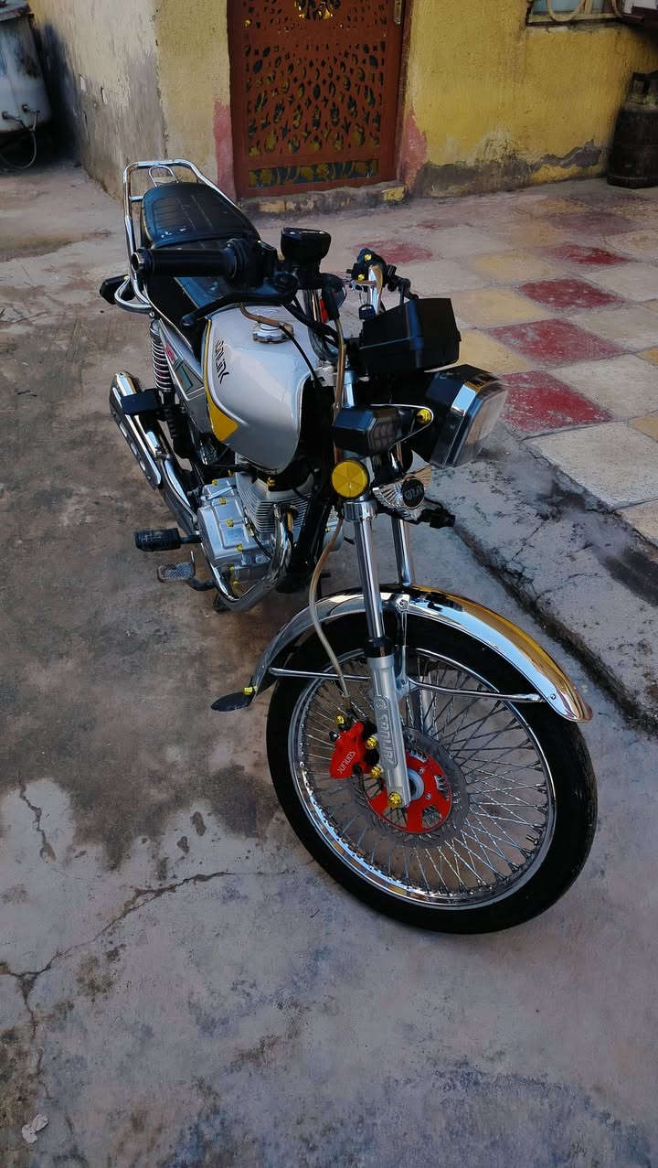 يا الله السلام عليكم دراجة البيع تايكر سونك الأصلي موديل 24 مكفوله كفاله عامه أوراق كامله الدراجه جديده وحلو خير من الله بشرط انضف من الصوره السعر 650 وبيه مجال الشراي يتصل وبيه خير ويدل *********** ولا مو شراي لا يعلق
