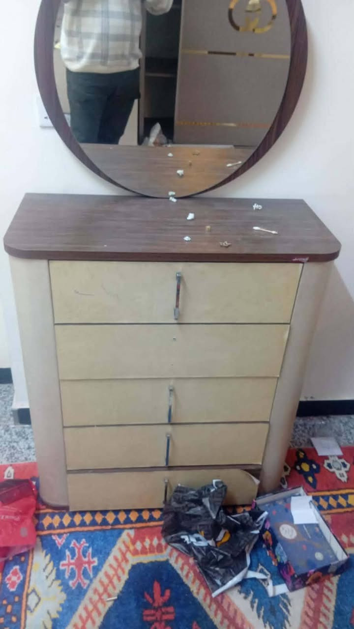 البيع 

جزامه عموديه 
كنتور صاج ٢ باب 
جربايه نفرين تركي
كنتور سلايت تركي
و ميز مرايا 
كلهن البيع تنباع قطع و تنباع غرفه كامله 
نظيفه كلش واي ضرر مابيها دواخل والخارج كلها نظيف 
العنوان بغداد البياع لاعلام واكو توصيل هم


**إذا كنت صاحب هذا الإعلان وتريد حذفه لأي سبب، رجاءا أرسل رسالة إلى الدعم الفني**