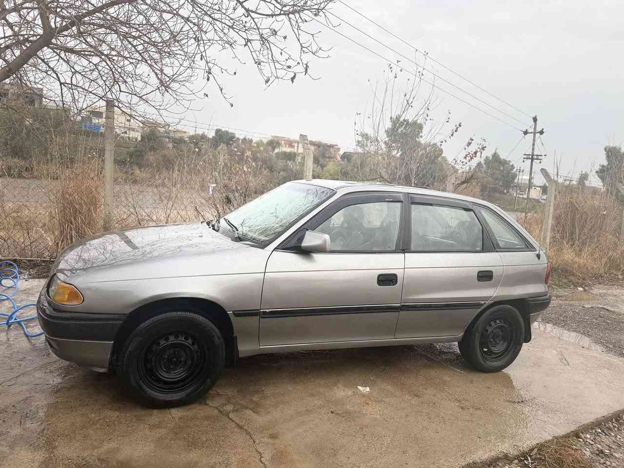 استرا موديل 1992مشروع وطني رقم كركوك دفتره بانزين بيها محرك 18 بالشرط المحرك لا صرف ولا بخار كير بالشرط اربع تاريات جدد صدر جديد كهربائيات كلها شغاله السياره على وضع البلادي السعر 45 بي مجال ***********
