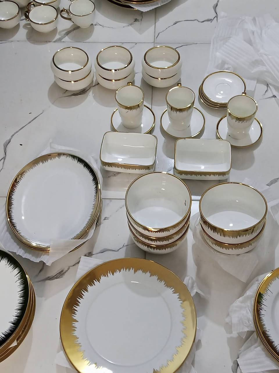 السلام عليكم شباب أغراض منزلية ورد اغصان ايباد فرشة سنادين.  تحفيات  كلشي موضح بصور الشراي يتواصل ***********
