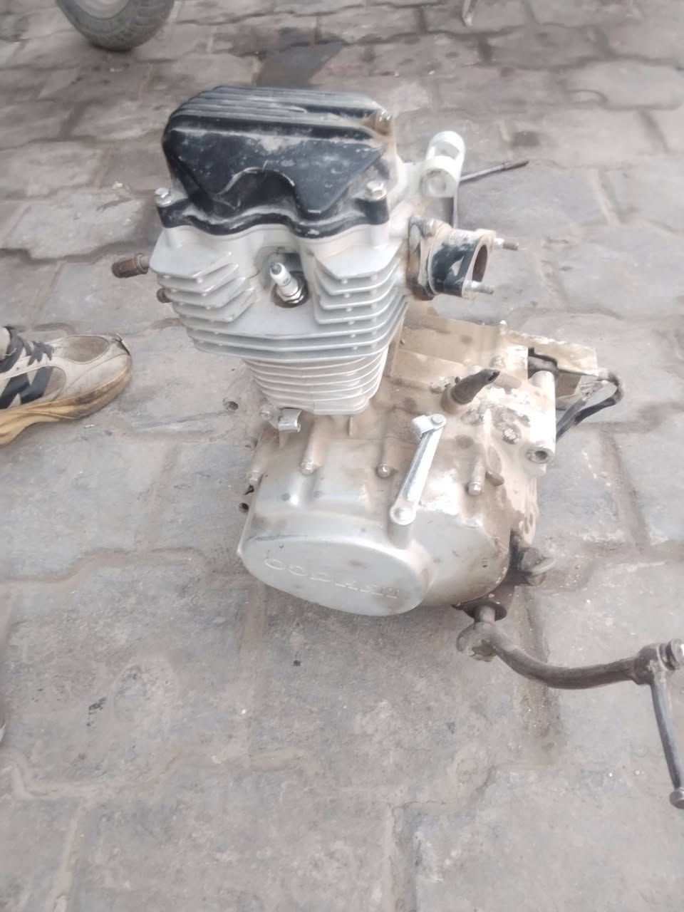 البيع محرك مستخدم وشغال وغراض اربعه كير مثل صالنصات العدد 4 +دبلات خلفي اربعه كير +
جامالق +ستيرن اربعه كير الاتصال على ***********

السعر كلهن 150
