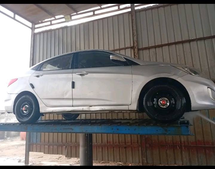 هونداي اكسنت 2016 محرك 1400 سياره بي ضرب صفحت قبق بازن جديد تخم تاير سياره جاهزه رقم بصره إنكليزي السونار موجود  السعر 75 بيه مجال رقم***********
مكان سياره العماره 
راعي سياره بل بصره رقم سياره بصره سنوية تنهي 2028
