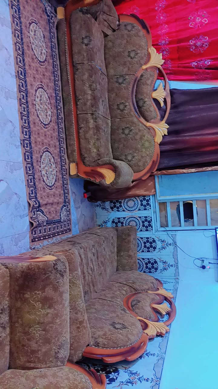 سلام عليكم تخم عشر مقاعد نضيف سعر 225بيه مجال ***********
