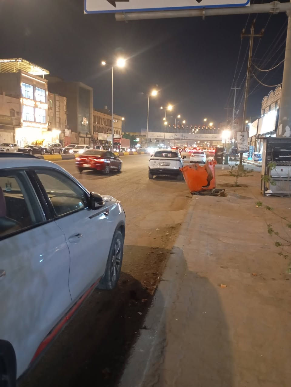 ياالله سلام عليكم يوجد محل كبير للايجار يصلح كافه الانشطه التجاريه في البصره للاستفسار***********
