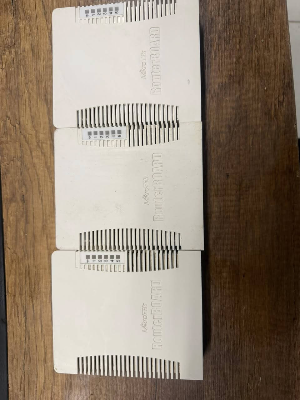 توفر لدى مكتبنا
راوتر بورد 912 سعره 40 الف 
رواتر بورد 951 سعره 40 الف 
روكت xm سعره 40 الف
تك ميموسا مع محولة 170 الف 
يوجد لدينا توصيل لكافة المحافظات 
***********
