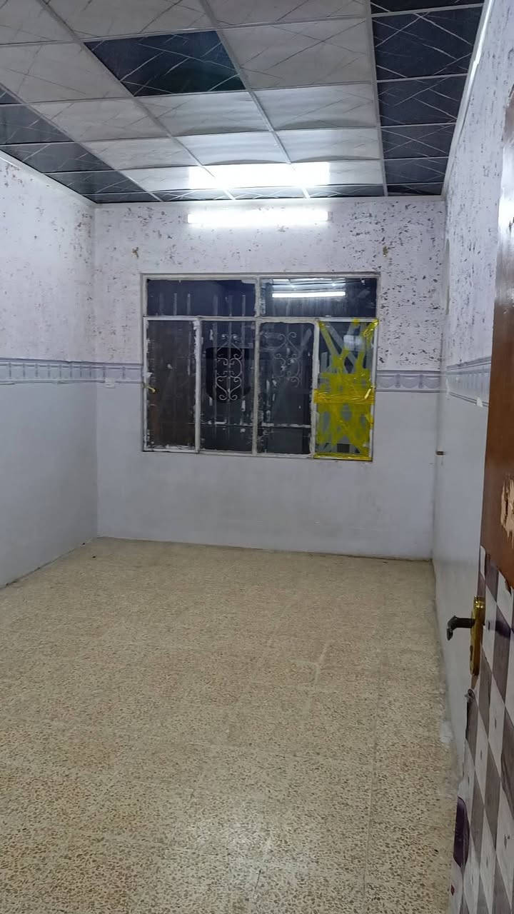 بيت للايجار سومر 112 100متر غرفة وهول واستقبال ومطبخ ومنافعها بدل ايجار 250 للتواصل وا
تس اب ***********
