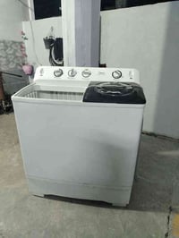 غساله للبيع حجم كبير  سعره ٧٠ تشتغل تجفيف وغسيل فقط الغسيل بي صوت كلشي...