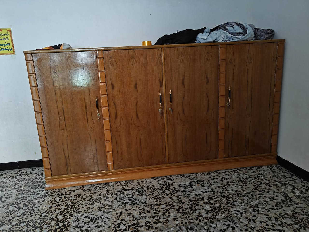 بوفيه نضيفه شغل مرتب 4بيبان مستعمله شي قليل تجي وشوف بعينك مكاني نجف كوفه سعر 300رقم ***********
