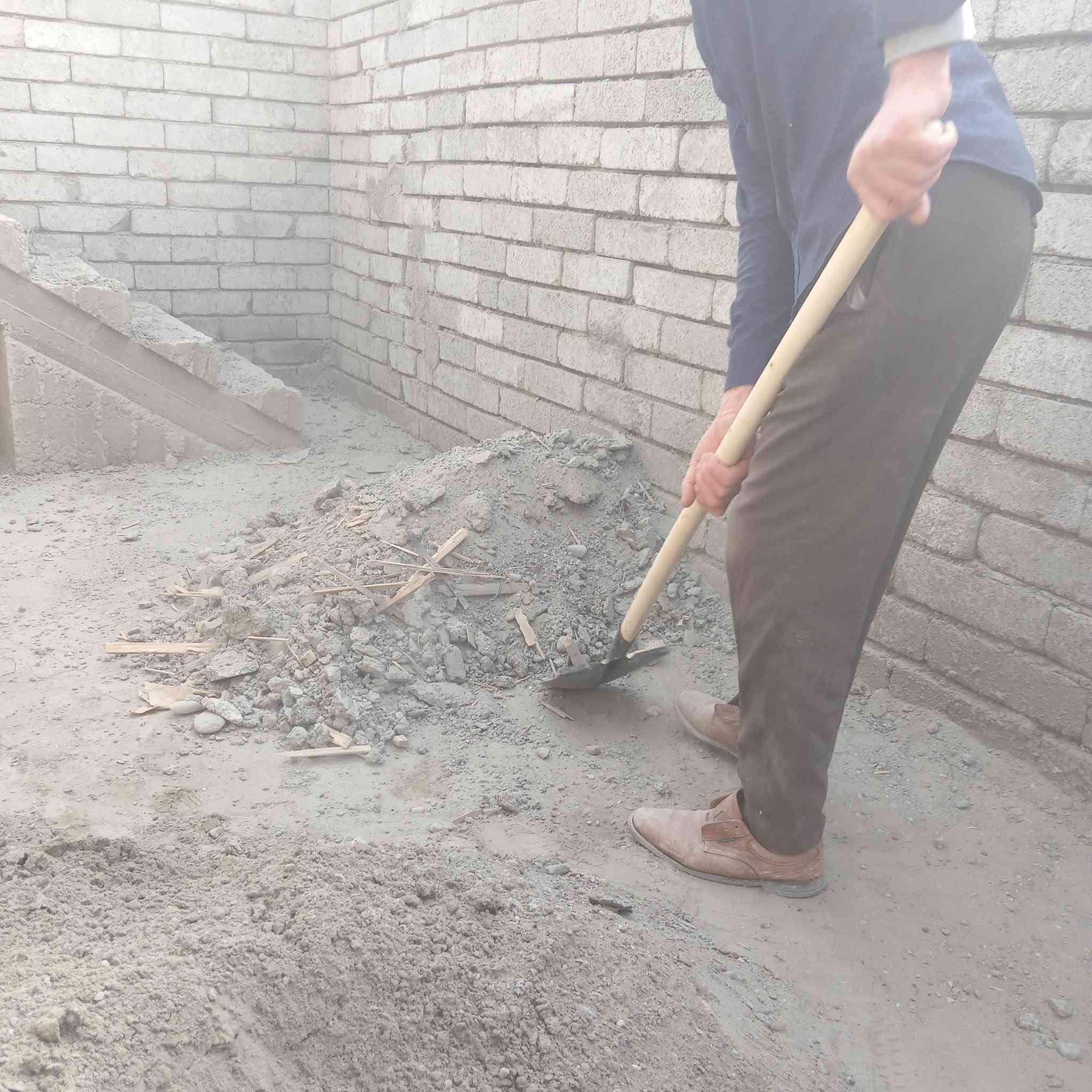 السلام عليكم اشتغل تنضيف تفليش حفر اساسات تصفيط اساسات بناء فلانكوت تحويلات تصعيد  مواد   حفر مجاري حفر ابي وقشر جدران يوجد كادر كامل اي ستفسار ان اكون عند حسن ظنكم الاتصال على هاذا الرقم ***********
