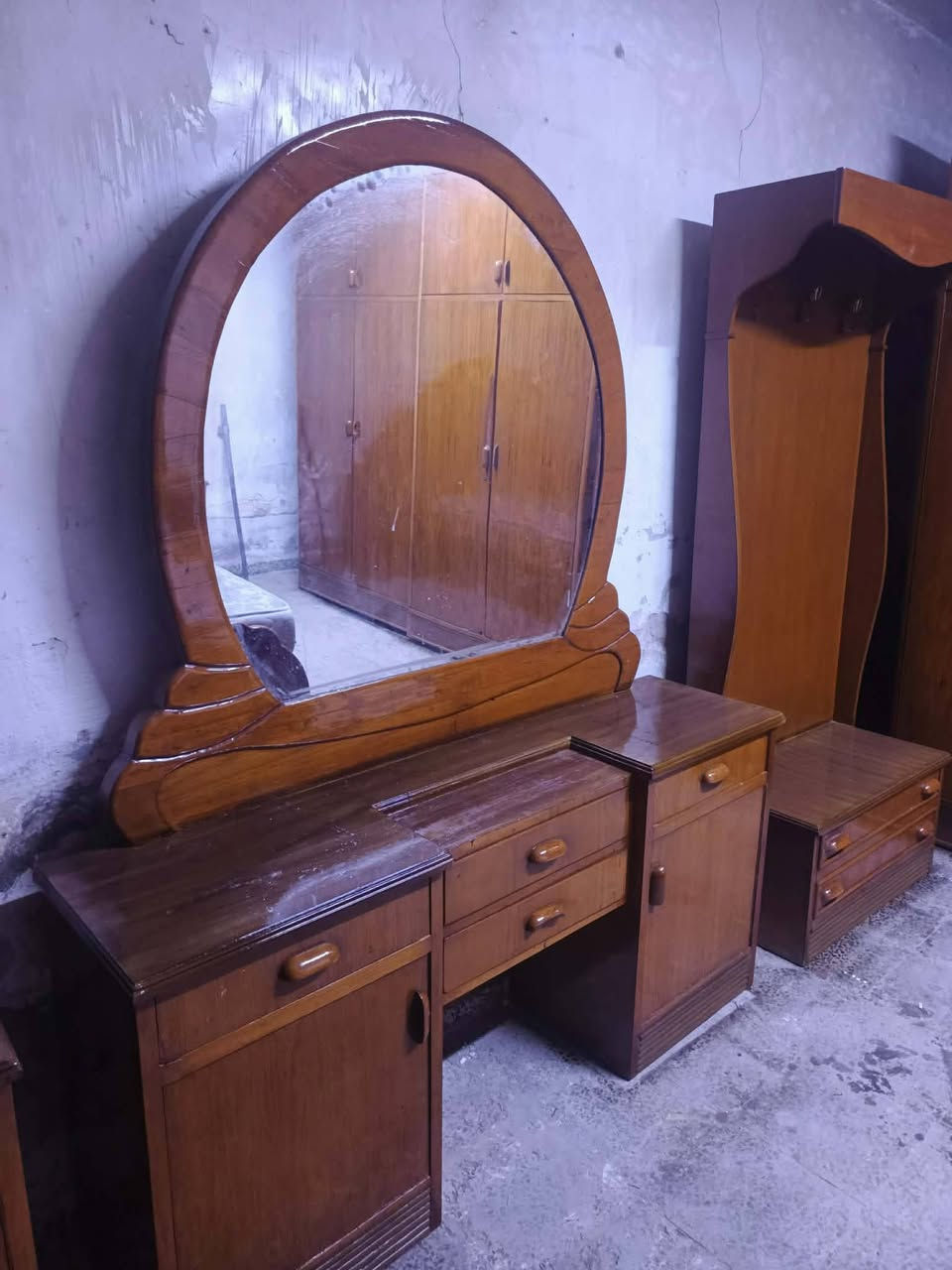 غرفه ام سته طابقين شغل ثكيل مصبوغه من جديد مابيه اي ضرر
مكان حله ثوره ***********
