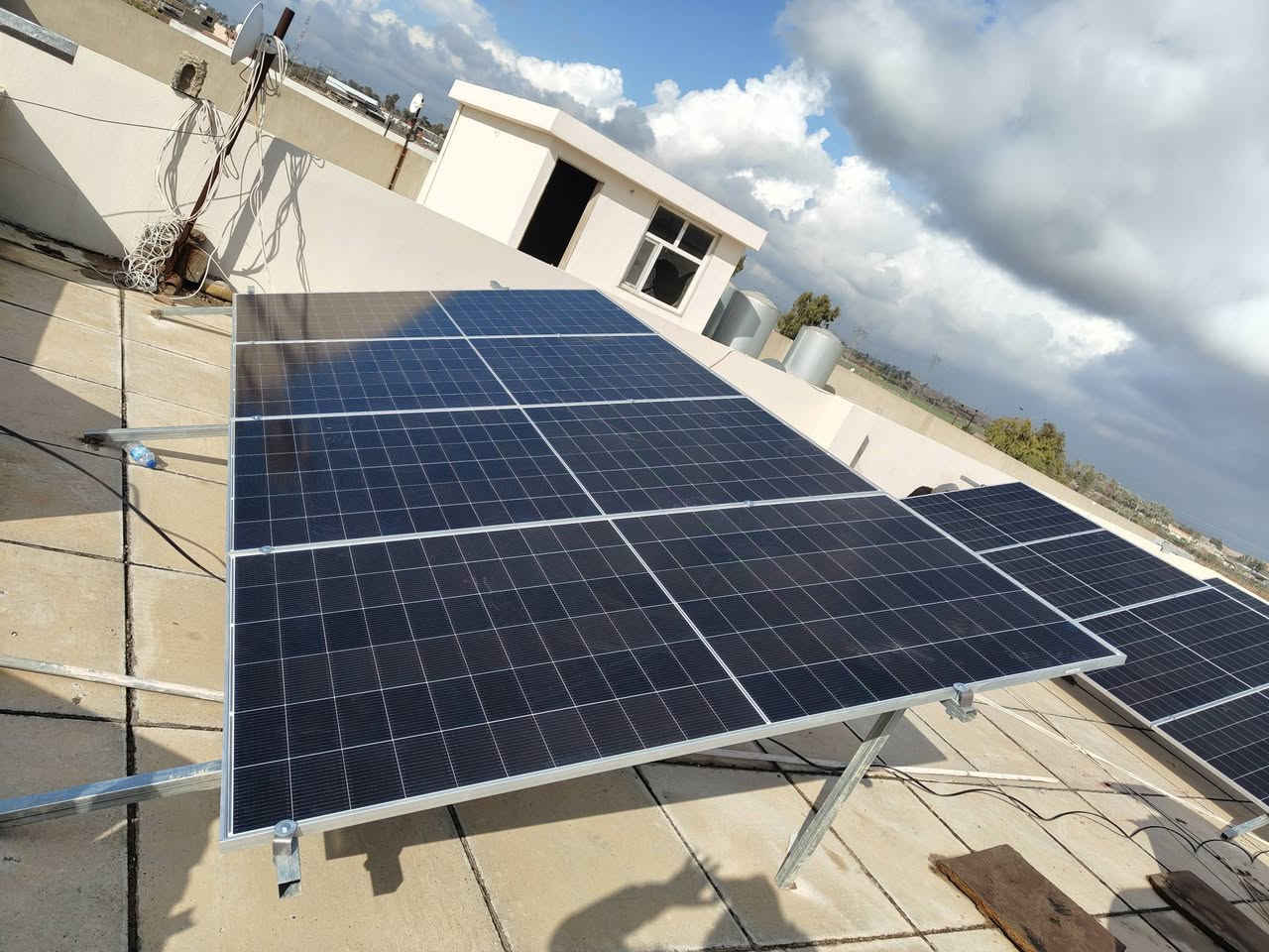 نحو القمة بثقة وإصرار.أنطلقت فرقة مكافحة الظلام والتصحر  لأداء مهامها
شركه التساهل للطاقه الشمسيه 
شمعة #مضيئة #لجميع           #الاماكن #المظلمة 
عملنا اليوم  السبت في تاريخ2026/1/10
 تم بفضل الله تجهيز منظومة طاقه شمسية المنزل الاخ سجاد اشرف عبدالله محافضه كركوك ناحية تازه 
 شايف الف خير  
ضمن الرقعه الجغرافيه ا لمحافضه كركوك    تجهز المنظومة المنزل  ب 25انير   نهاراً بالاضافةالى 15 انبير  ليلاً 
مكونات المنظومة: 
🔵 الواح الونجي 650واط  ذات كفائة عالية.  
.  بضمان 15 سنه

الانفيرتر الاول الغني عن التعريف

🔵جهاز انفيرتر نوع فلستي حجم.8كيلو,(35انبير) بضمان 2سنه
🌎 بطاريات  اليثيوم    15كيلو  اي سي بضمان 5سنه البطاريه الأولى في العراق. بضمان خمسه سنوات 
🔵قواطع dc وجوزات ذكية.
  مع أسلاك خاصة بالطاقة الشمسية
🔵الهيكل المعدني مصنوع من حديد ثقيل مغلون ضد الصدأ وبسمك 2ملم  فعلي. 

صيانة دورية بامهر الفنين الصيانة دورة سنة كاملة مجانية 
فريق مختص للاستشارات المجانية والتوعية للمنضومات.....

شركة التساهل للطاقة الشمسية قضاء الحويجه 

العنوان:
قضاء الحويجه بصف سيطره الدبس مقابل ملعب الرستم طريق الحويجه العباسي  

للحجز والاستفسار الاتصال على الأرقام التالية :

فيصل ***********
***********
حجي عطاالله ‭0770 102 2401‬

#لونجي -ثقة-آلاف-من-المستخدمين

فيصل عوفي مدير قسم الشؤن الفنية***********
واتس اب 📱***********
