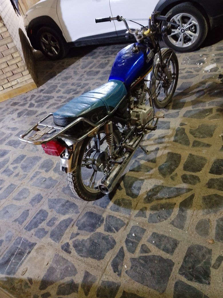 سلام عليكم دراجه  2022سيفان 5 كير مكينة زينة تايرات زينة بريك بل مكان سعر 350/ وبيها مجال مكان بغداد شارع فلسطين ***********
