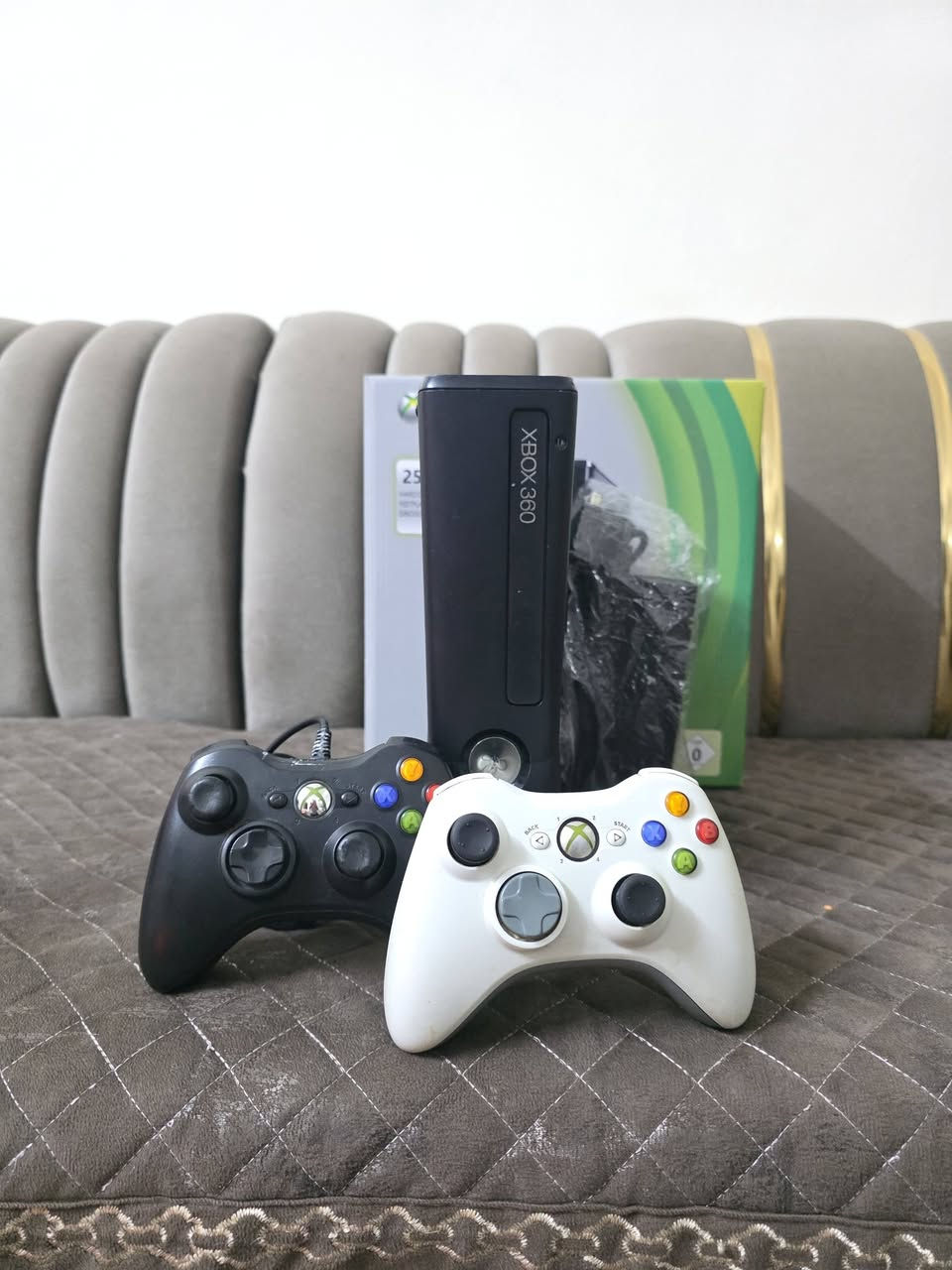 اكس بوكس 360مهكر حيل حيل نظيف يحتوي على 148لعبه ويحتوي على 2جوستك وكارتون وكامل غراضه بلادي شرط الفحص السعر 130وبي مجال للطيبين توصيل جميع المحافظات متوفر ***********
