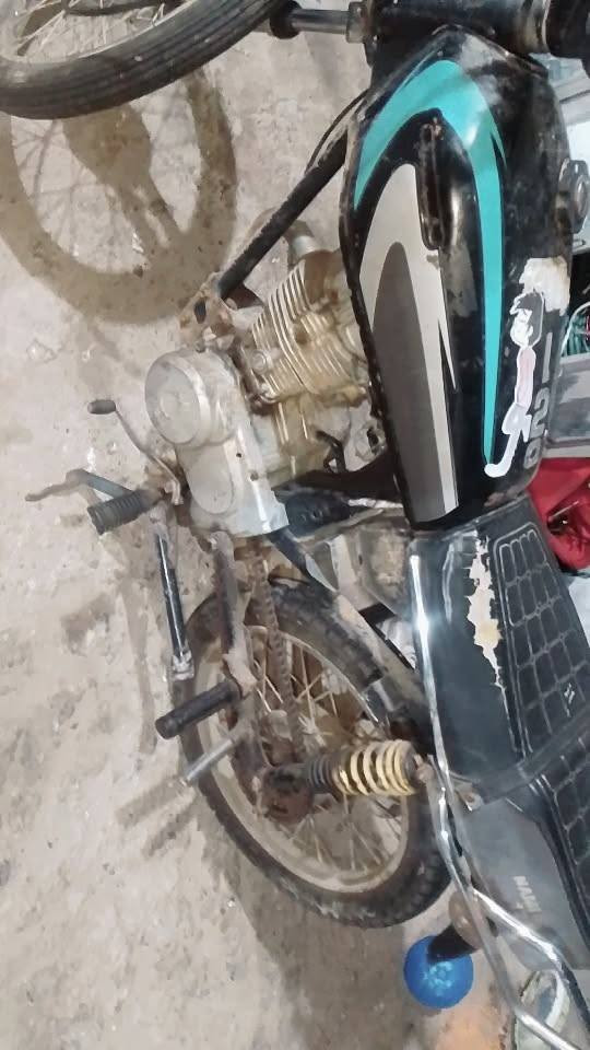 سلام عليكم دراجه ايراني عينه ولايت بس انا محربها دراجه مجودره ع صفحه حته ما مغسولة سعره 300وبيها مجال للشراي لي مو شراي لا يطبلي  دراجه ادوات مكاني بصره ابو الخصيب*********** البصرة, العراق
