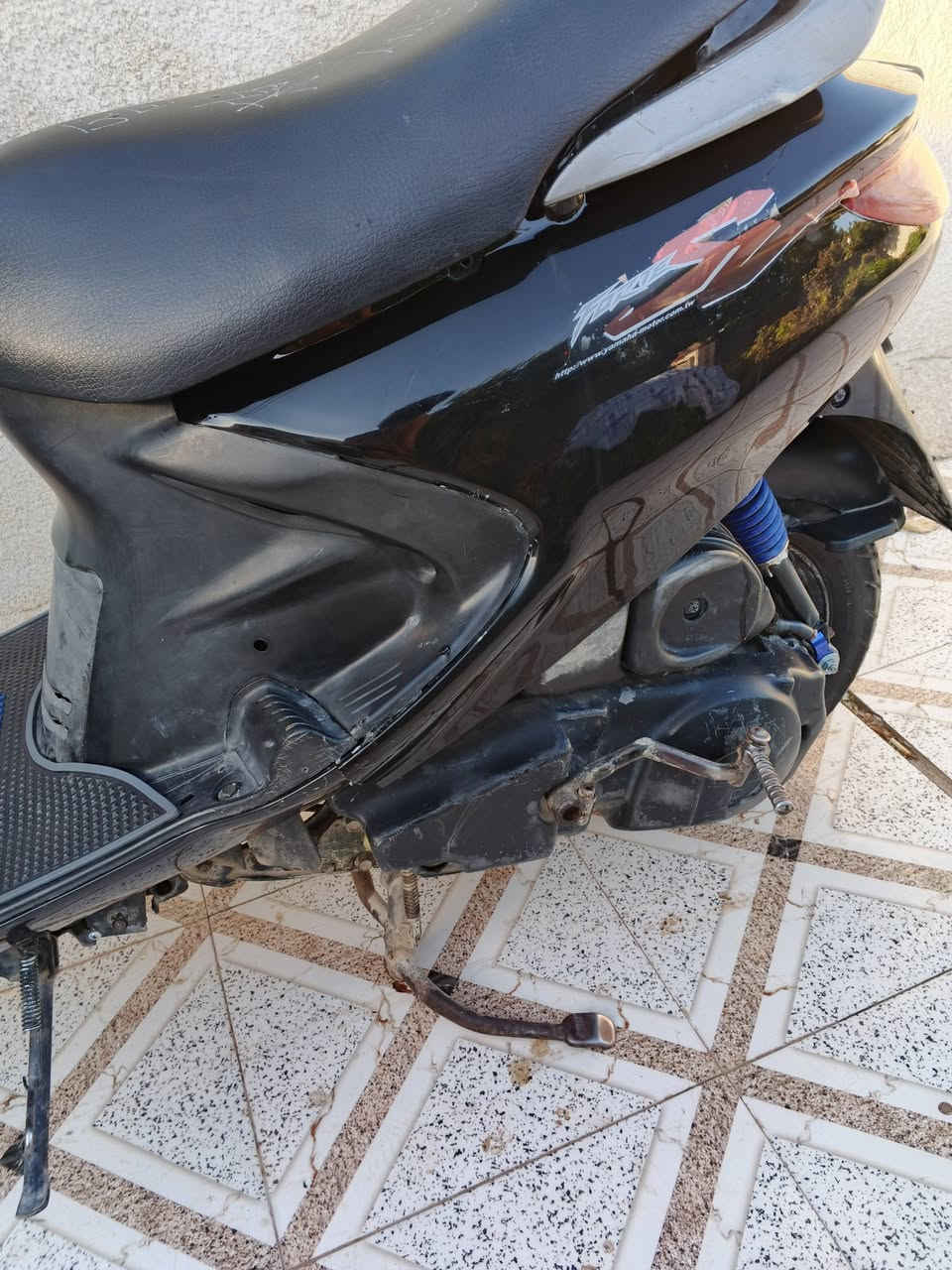 السلام عليكم البيع درجة فراشه مكينه خير من الله
سلف هندر شغل 
كهربائيات شغاله
كفرات بلاد
مكان حله طفيل عوفي
السعر  300 وبيها مجال
***********
