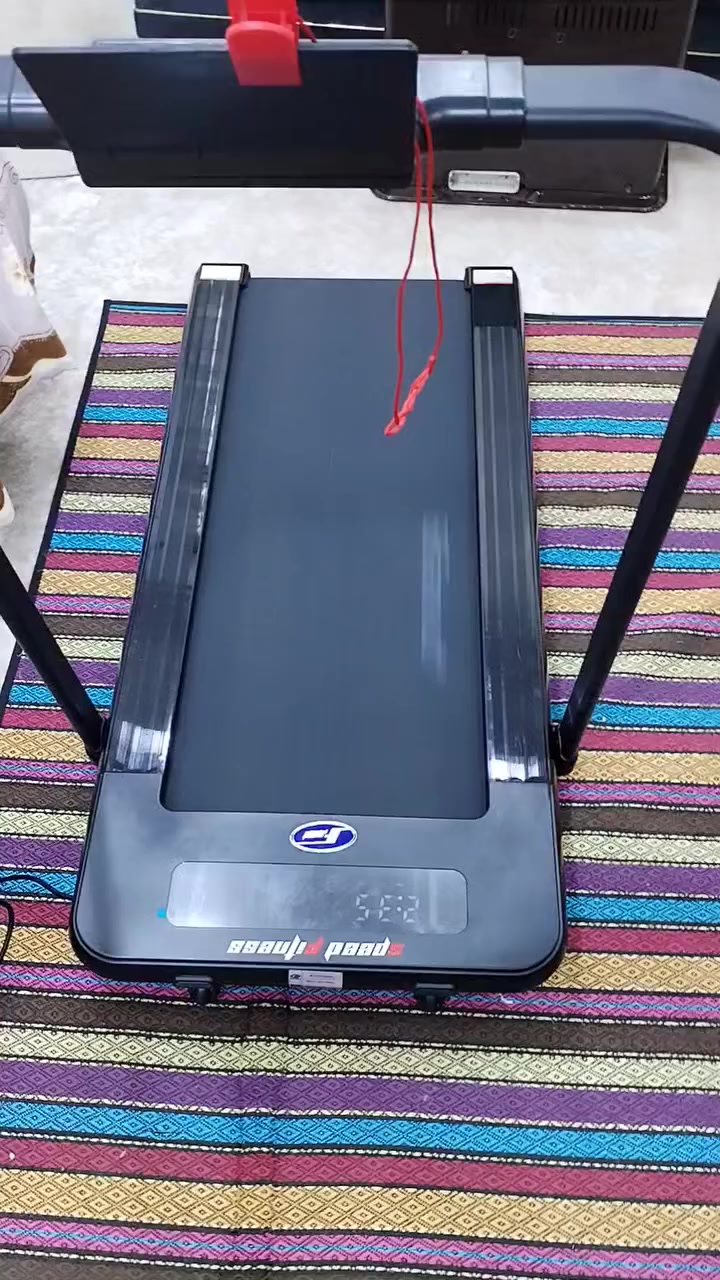 السلام عليكم جهاز جري مستعمل شهرين فقط اخو الجديد أحدث اصدار سهل الخزن والنقل
بقدرة تحمل عالية تصل الى 120  كيلو وبالضمان الحقيقي ( سنة ) كاملة .والماطور نحاس 100%  متعدد السرعات والميزة الأهم لا يأخذ مساحة كبيرة حيث يمكنك وبسهولة خزنه ونقله من مكان الى أخر 
يحتوي على تحكمين : 
١ . لمس عن طريق الشاشة الكبيرة 
٢. ريمونت كنترول للتحكم بالجهاز .
ويحتوي ايضا على شاشه ld رقمية تقرأ السرعة . Speed والوقت . Time
والسعرات الحرارية . Call والمسافة الكلية . Dis
ويحتوي على مسند للموبايل. 
وايضا يحتوي على نضام السيفتي ( الامان)
وبسرعة (7.5 كيلو متر في الساعة) 
🛑السعر ١٠٠


**إذا كنت صاحب هذا الإعلان وتريد حذفه لأي سبب، رجاءا أرسل رسالة إلى الدعم الفني**