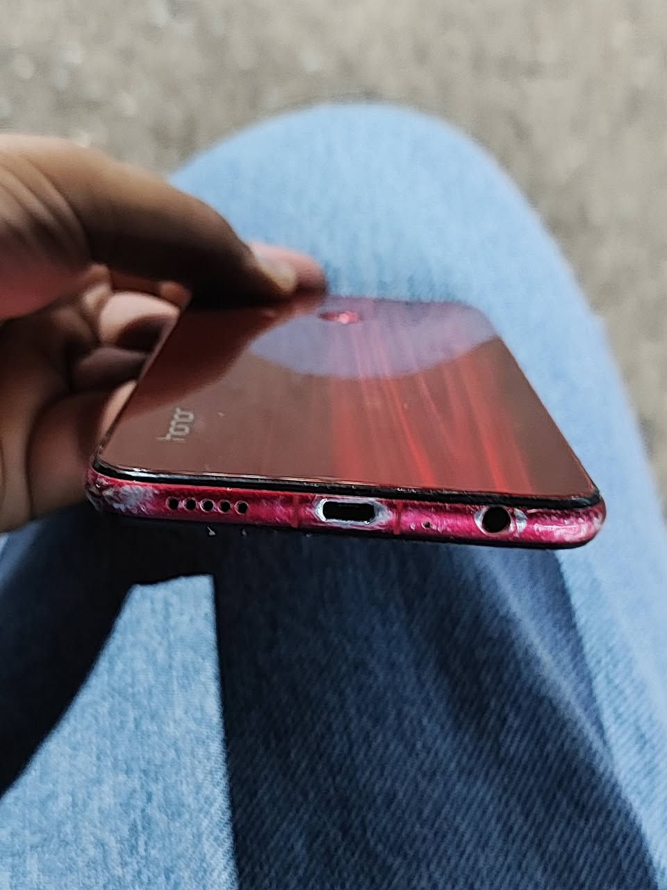 هونر اكس 8
لون احمر 
ذاكره 128
بطاريه 5000
ملحقات ماويه 
بدل شاشه اصليه 
بصمه صفح ماتشتغل فقط 
جهاز كله شغال 
سعر 80بي مجال قليل 
مكاني كوت انوارصدر 
رقمي ***********
