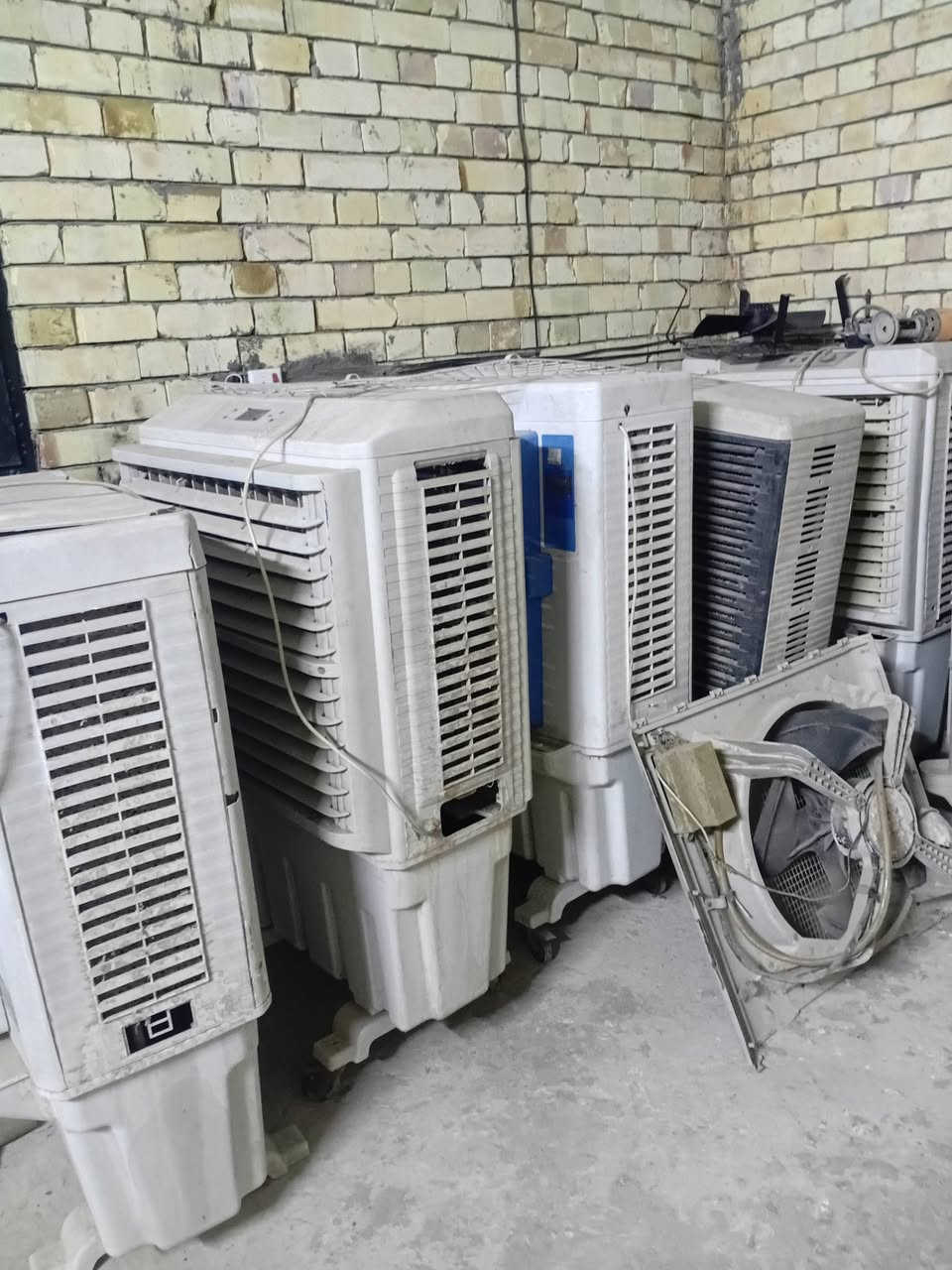 سلام عليكم مبرده جديده للبيع كنفيرات حجم كبير للبيع الشراي يتصل بغداد حي البتول رقمي ***********
