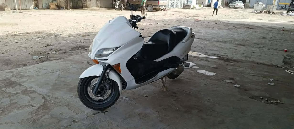 فورزه 08 
كير ملغي مكينه ناعمه ما مفتوحه 
كهربايات كله شغاله 
ما عايزه شي 
مكاتبه فقط 
 بيع او مراوس  مكاني حله شارع ستين 
***********
