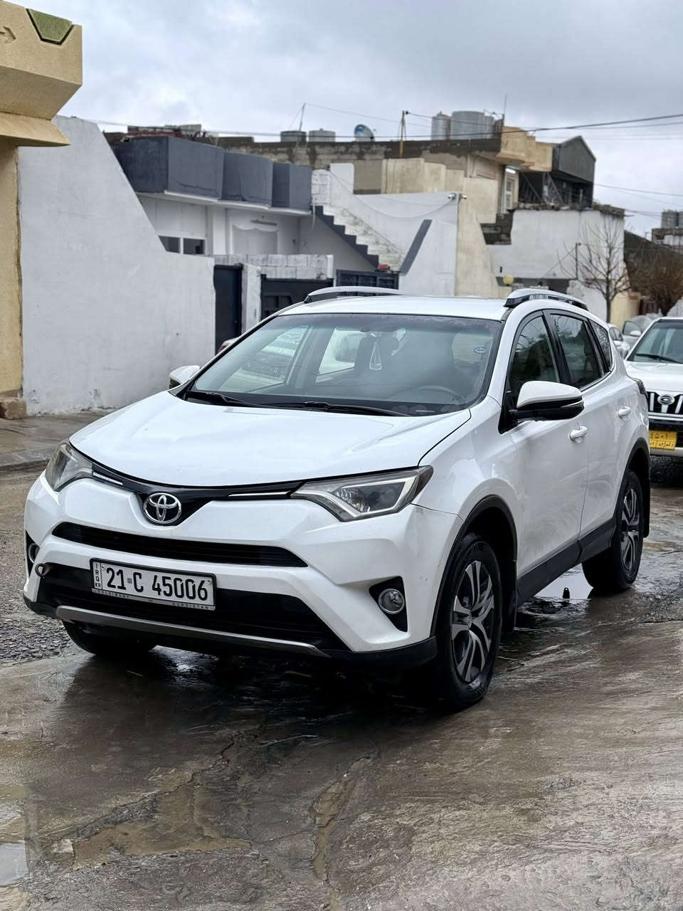 Toyota Rav4 2016 Le AWD
ڕەنگ سپی بەفری ناو ڕەش و تحدید سرعة گێڕ ئۆتۆماتیک و 6 گێڕ عادی و لایت زینۆن وایەرلێس چارج و کوشن سارد و گەرم و سێ مۆدی لێ خوڕین 
ECO w Normal w Sport
سەیارەکە زۆر جوان و پاکە و سێرڤسی عامی بۆ کراوە و بە ناو خۆمەوەیە و  ماڵی خۆمە تەنها دوو پارچەی بۆیاخە و کەمیك وردە ساردی هەیە و سۆنەریم داناوە سەنەوی و ژینگە و ڕێگە و بان و ڕەقەمی نوێیە تا 2028
گێڕ و مەکینە و تحویل غرامەی بە شەرت
نرخ/155وەرەقە و مەجال
ژ.م/***********
***********
0750 956 4987
0770 429 3032
