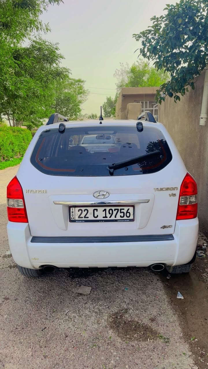 توسان ٢٠١٠ خليجي بيها حادث ربع البنيد فقط سياره جاهزه من تبريد وصدر وكلشي رقم سليمانيه الجديد تحويل ثاني يوم  محرك ٦ سلندر المرغوب سياره فتحه وشاشه كبيره موصفات التوسان معروفه سياره موجوده ب بغداد رايدها ب ١١٠ وبيها مجال بسيط ***********
