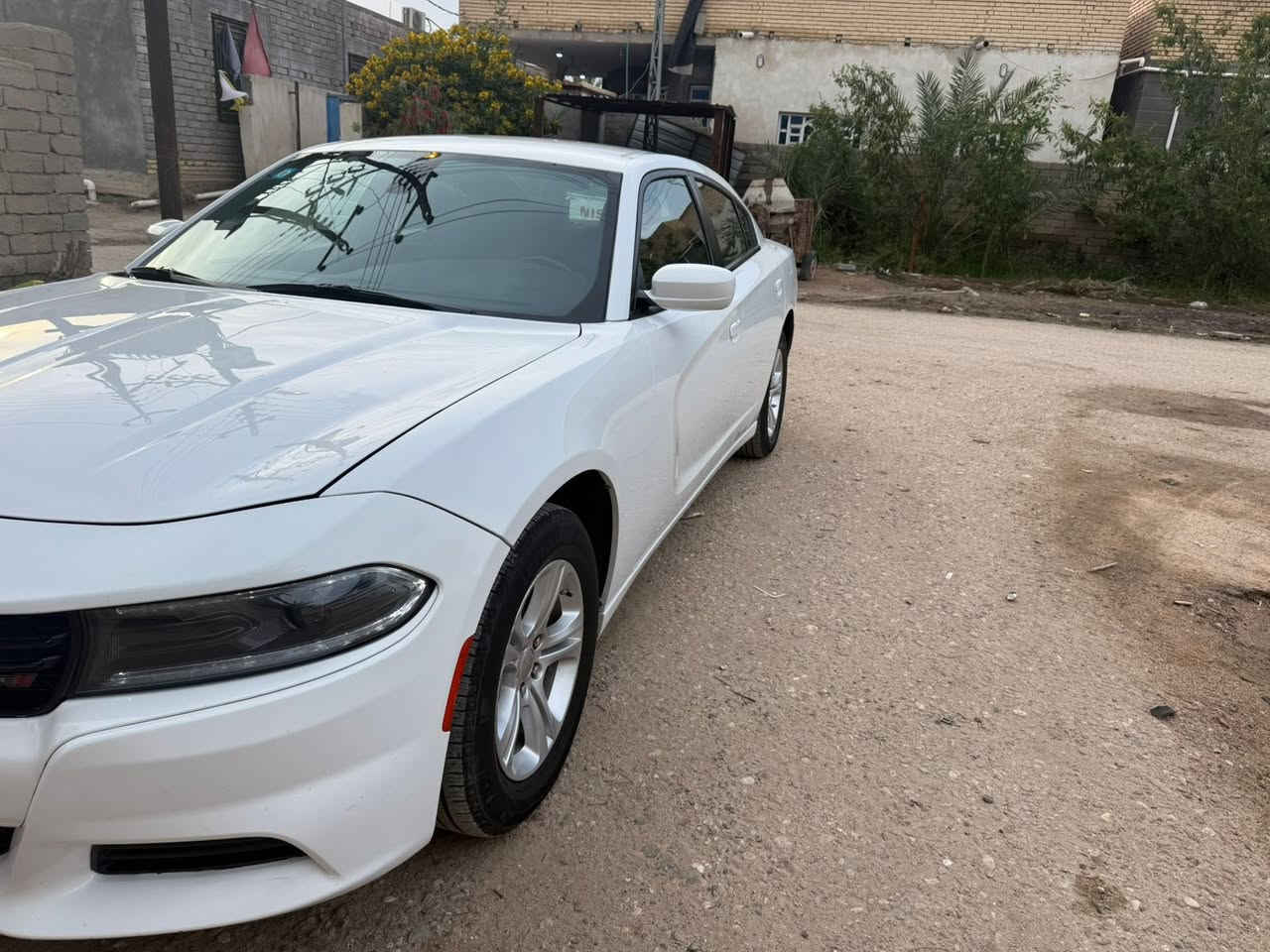 سلام عليكم للبيع جارجر مديل 22 رقم بصره وارد امريكي حادث خفيف حافة البنيد فقط باقي السياره كفاله عامه صبغ ضربه تبديل مكينه كارتون مامفتوحه لاتبخير ولا تنقيص حداده جديده طخم تاير جديد موصفات SXTعاديه سياره جديده وجاهزه من كلشي مناقصه شي السعر250مكان السياره بصره للاستفسار ***********
