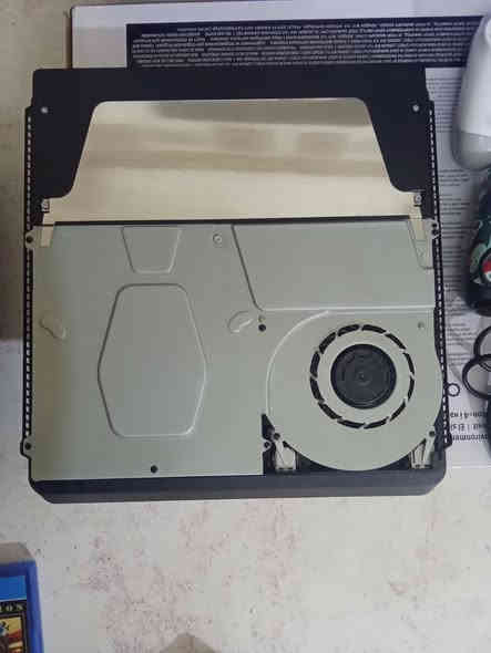 السلام عليك بلي 4سلم لوك ستيكر جديد ممفتوح ذاكره 500 نضام 12/50محدث اخر تحديث قابل التهكير كامل ملحقاته كارتونه +كيبلات تشغيل +جوستيكات 2+ قرص درايفر مكاني بغداد سعر 225 بيه مجال رقم ***********
