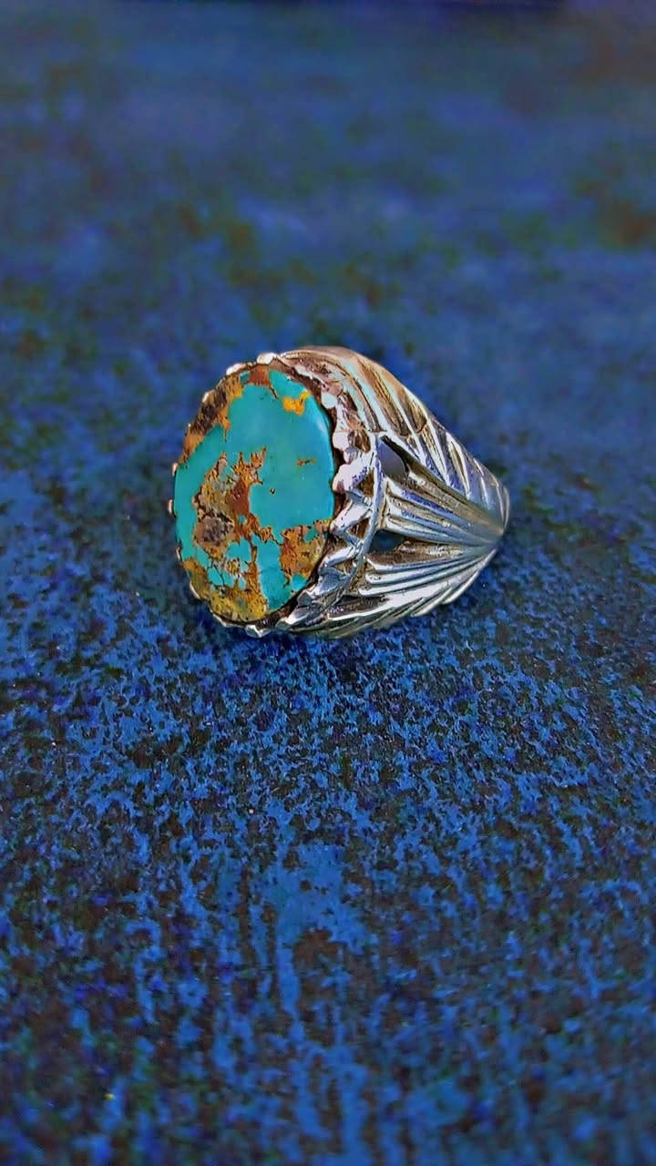 العنوان: جمال اللون التفاحي.. خاتم فيروزي ملكي صياغة يدوية فضة 925 💍🍏للتميز عنوان.. خاتم فيروزي بلون تفاحي (خضاري) مميز جداً، قطعة تملأ العين واليد.
​✅ الحجر: فيروزي تفاحي صافي بلمعة قوية ولون يفتح النفس.
✅ الصياغة: صياغة يدوية ثقيلة (شغل ديواني) ونقشات جانبية راقية.
✅ المعدن: فضة عيار 925 أصلية مختومة.
✅ الحالة: قطعة جديدة توب نظافة (أرقى من الصور بمرات).
​💰 السعر: 45 ألف دينار فقط.
​🚚 التوصيل: متوفر خدمة توصيل لكافة المحافظات 🇮🇶.
​للحجز أو الاستفسار، راسلني خاص أو اترك تعليق "تم" وسيتم الرد عليك فوراً.


**إذا كنت صاحب هذا الإعلان وتريد حذفه لأي سبب، رجاءا أرسل رسالة إلى الدعم الفني**