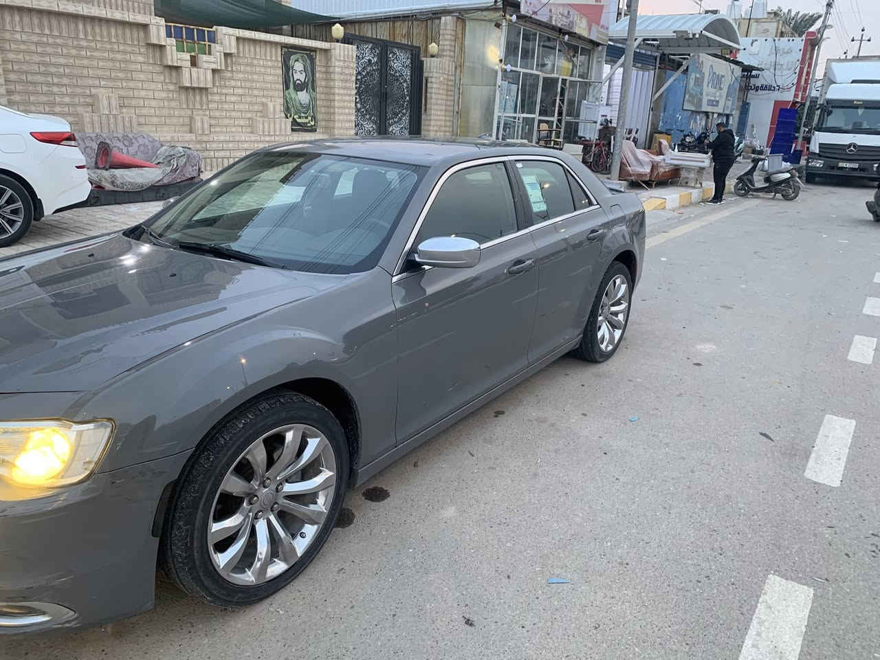 اوباما300وارد كندي موديل 18اصل رقم بغداد  حادثها بداية البنيد ومصلح نفسه السياره بدون تبديل وبدون صبغ لون اسمنتي السعر 240 ناصريه مركز ***********
