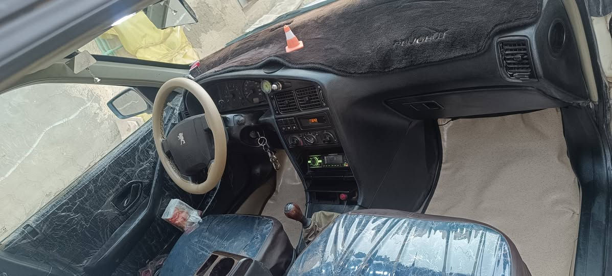 سلام عليكم سياره بيجو للبيع 405
جديده السياره دوشمه تايرات حداديه مشط ستيرن 

خياسات عازل حراري كلهن جدد نقص فقط تبريد 

مكانها نجف راعيها نجف مداور ثاني يوم 
السعر 35 ورقه

للاستفسار اكثر ***********
