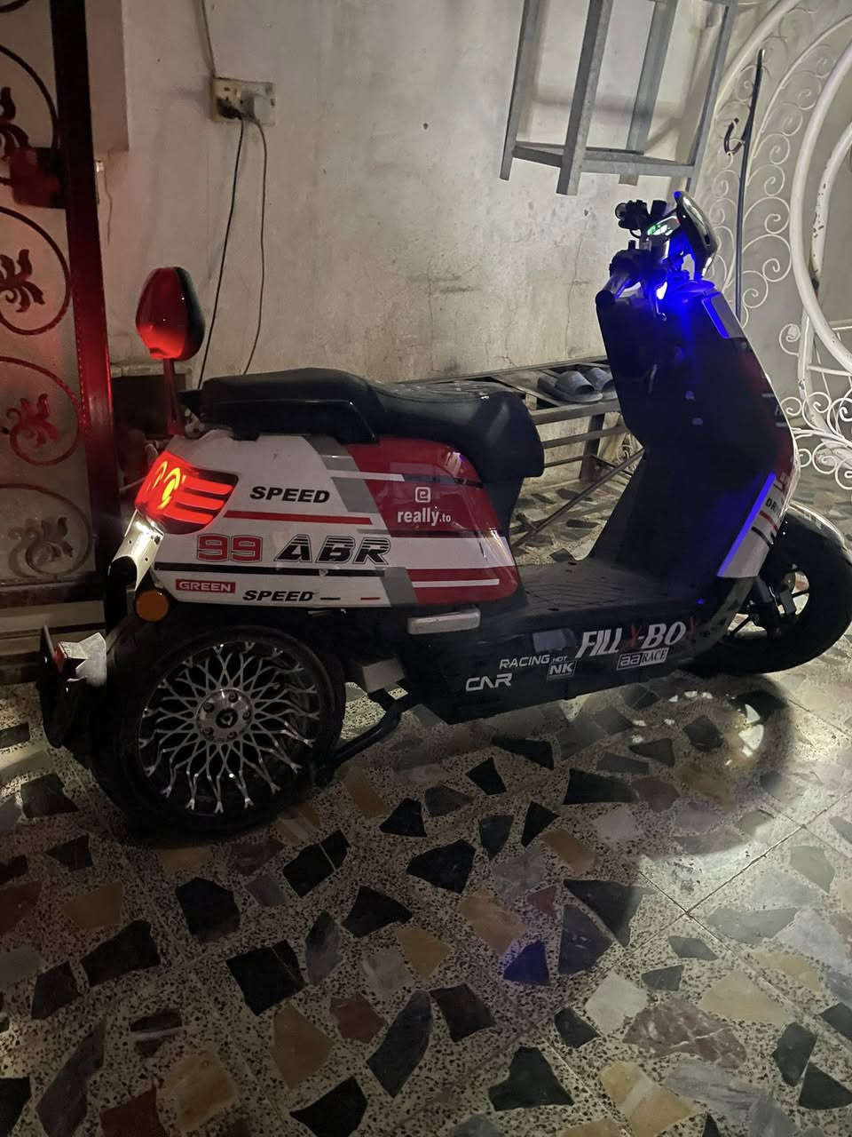 كاسحه ستخدام قليل وصل موجود بيها جكات تصعد ونزل ع الريموت ملف ٥٥٠٠ صاروخ مكاني بغداد
***********
