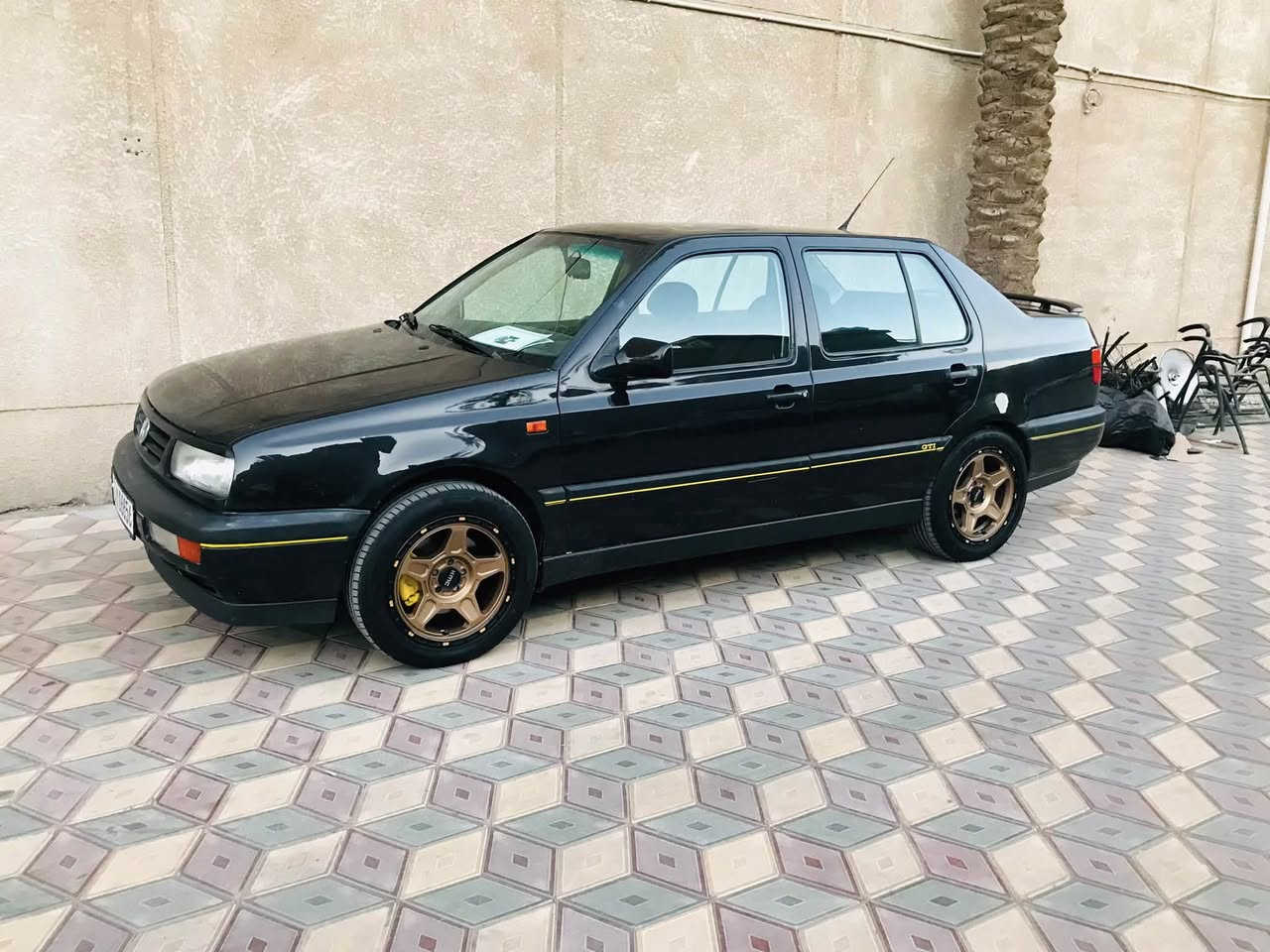 السلام عليكم فنتو ٩٣ محرك ١٨٠٠ كير عادي تبريد منضومه جديد كشنات رياضي شاد جديد  صدر امامي خلفي جديد  تخم ويل كب رياضي مع تخم تاير ياباني جديد سنويه ورقم جديد كهربائياتها كلها كامله فقط القمارة بدايه جراد  سعرها ٤٥ مكاني الكراده ***********
