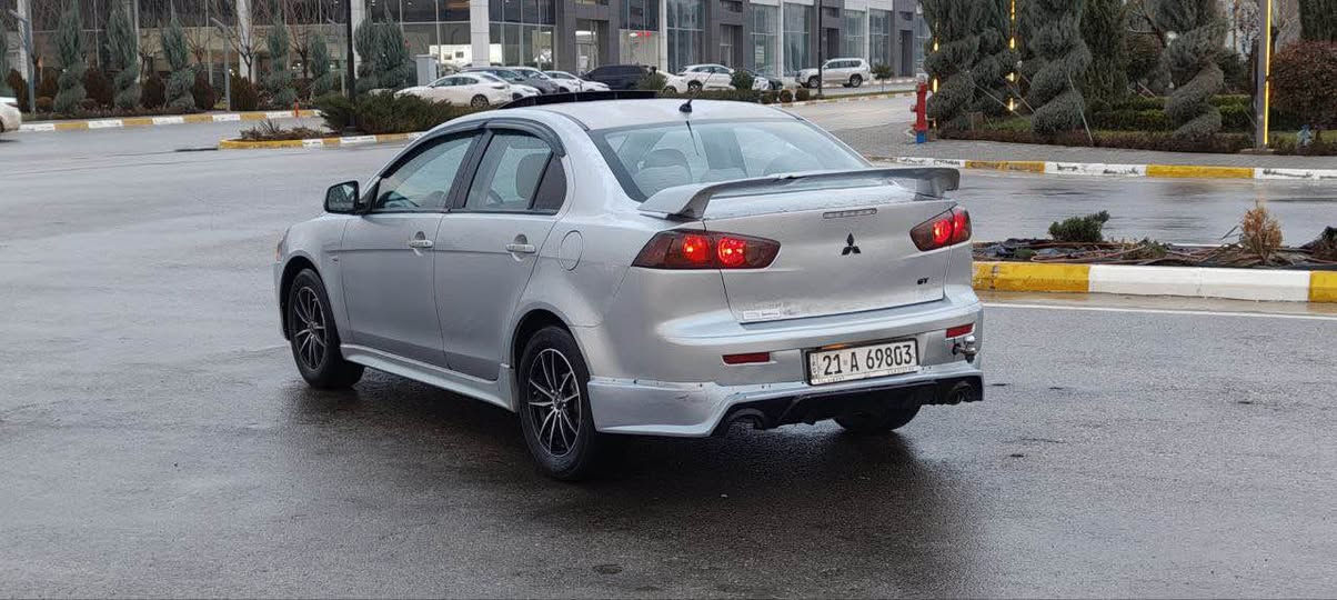 شوين سليماني
***********
لانسه ر قرش ٢٠٠٨
مه كينه ٢٠ كيرو مه كيه نه ته قه و ره قه كاره باي كامل به شه رت ته بريد سارد كه رم به شرت ٤ تايه و ويلي لوكي بو به ستراوهسي بو جوار با جه به خه بي ده عمو ليدراوي سه نه وي به ناوي خومه به شرتي ته حويل ٧٧ كه لا مه جالكي كه م السليمانية, العراق
