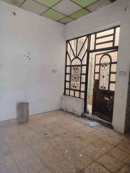 بيت للايجار 50م حي الوفاء قريب بنزين خانه طابق واحد 
يتكون من غرفه وصاله ومطبخ وحمام نظيف كاشي وسيراميك 
ايجاره 225الف للاستفسار ***********
