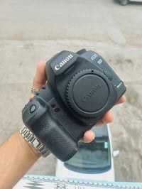 كانون 5D مارك II • شاتر ٢٢٠٠٠ • كرت ١٦ جيجا