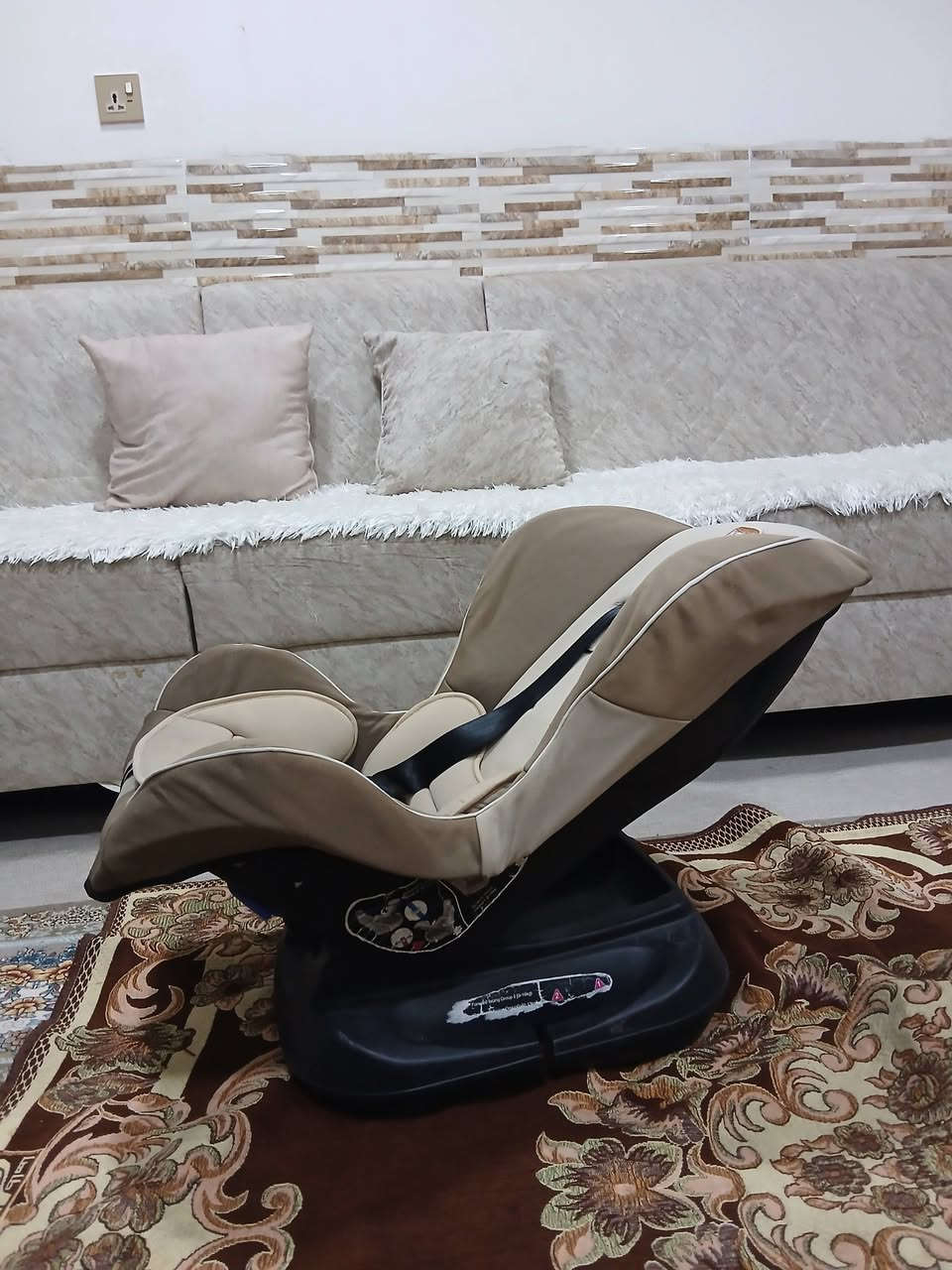 اوروپی مارکە juniores
منام اوجلوس 
سعر 30 الف 
سلیمانیە توصیل موجود


**إذا كنت صاحب هذا الإعلان وتريد حذفه لأي سبب، رجاءا أرسل رسالة إلى الدعم الفني**