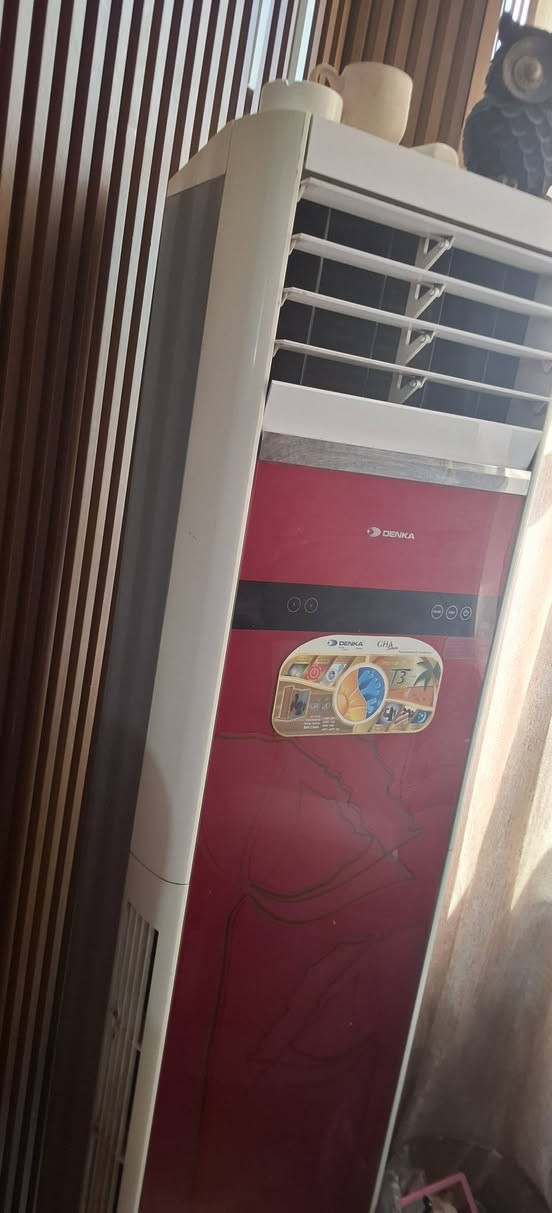 سلام عليكم ورحمة الله وبركاتة
سبلت عمودي نوع دنكا ثلاث طن نظيف جدا شرط الشغل   تبريد كلش حلو ماشاء الله غاز 22 R  جاهز مع كامل ملحقاته تجي وتشوفه بعينك 
  العنون حلة مجمع اشور 
االسعر ٦٥٠
***********
