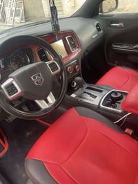 ‏سلام عليكم سيارة شارجر 13 للبيع تخم تاير حدادي كله جديد ما ناقصه باغي...