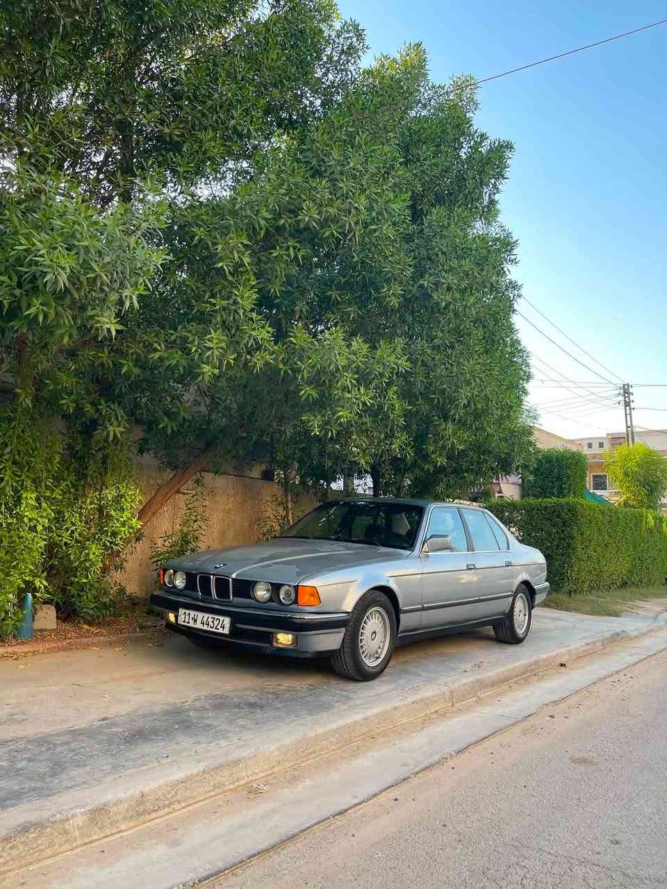 للبيع ٧٣٥ السياره بلاديه وع وضع الشركه 
بدون صبغ بدون تعيمر بدون تبديل بدون دكه جاكوج 
غوفتها بالكارتون لوك زلعةغ مبيها 
صدر امامي خلفي بحاله ممتازه 
تخم تاير جديد ياباني اصلي 
كير ومكينه جدد يخبلن 
ترايها كلش ناعم ااسياره 
كهربائياتها ع الشركه وبدون جطل وكلشي شغال 
صاج ماكي نفاظه قلاب 
رقم بغداد الجديد وهزه جديده تحويل ثاني يوم 
السعر ٤٨ وبيها مجال بسيط جدا جدا جدا 
مكاني بغداد السيديه 
*********** الشراي يتصل

