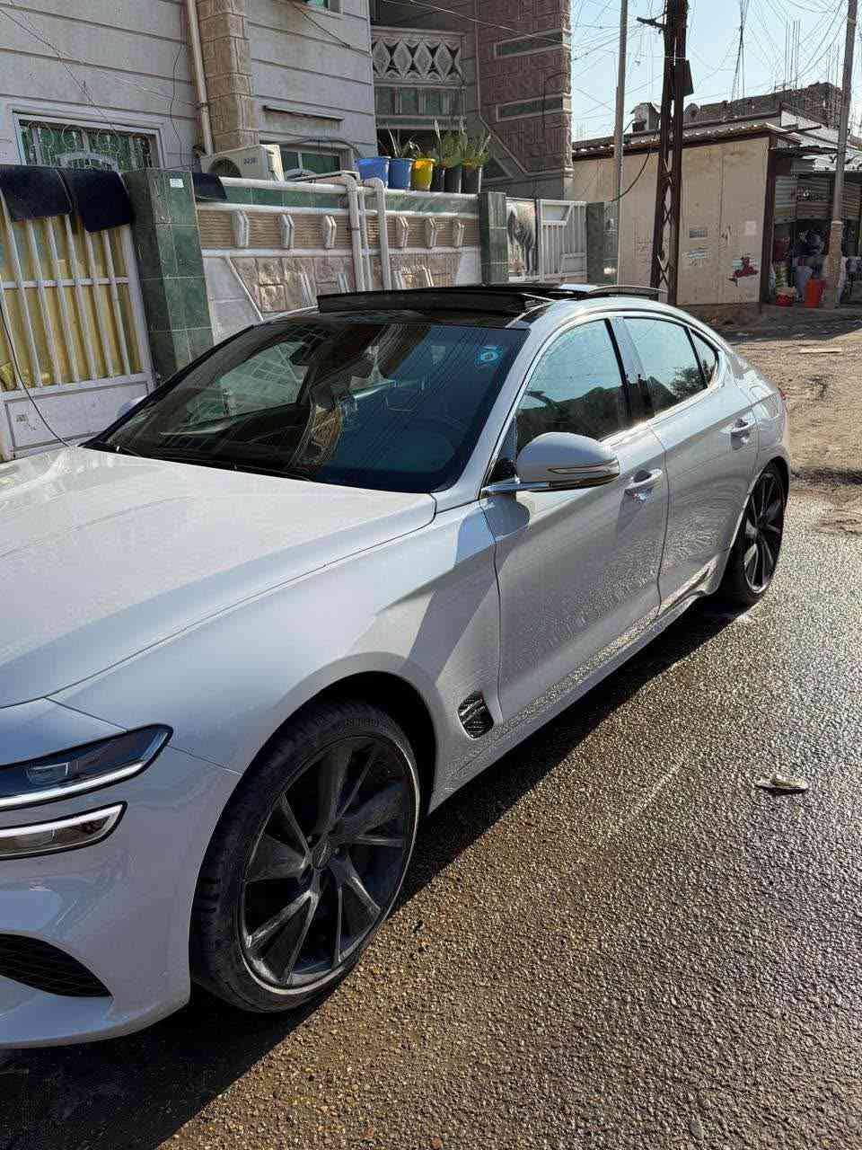 جنسس G70 موديل 2023 
السيارة 4 سلندر 2000 تيربو 
حادث السيارة جانبي باب السائق والخلفي تبديل وجمالغ خلفي صبغ 
ايرباك فقط بردة الباقيات كلهن سليمات 
لون السيارة بحري / مرقم بغداد اب اسمي تحويل ثاني يوم 
مواصفات السيارة 
بصمة 
بنروما 
كراسي ثنين كهرباء 
تدفئة + تبريد كشنات 
شاحن وايرليس 
تبريد قطعتين ( امامي + خلفي )
جميع الجام اوتو
السيارة تو ويل ( دفع خلفي ) 
سترين كهرباء 
خزن كرسي السائق 
ترحيب بل مري 
رادار امامي / خلفي + تحديد مسار 
مري شفط + قلاب + تعتيم تلقائي
***********
السعر  قفل 23500$ 
شدتين و ٣٥ ورقة  
وبيها مجال للطيبين بغداد, العراق
