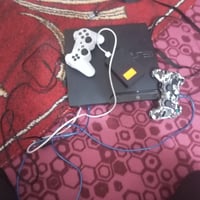 بلي ستيشن 3 للبيع يحتوي على 2 جوستيك  و2 واير وهارد ذاكره 500g والبلي ...